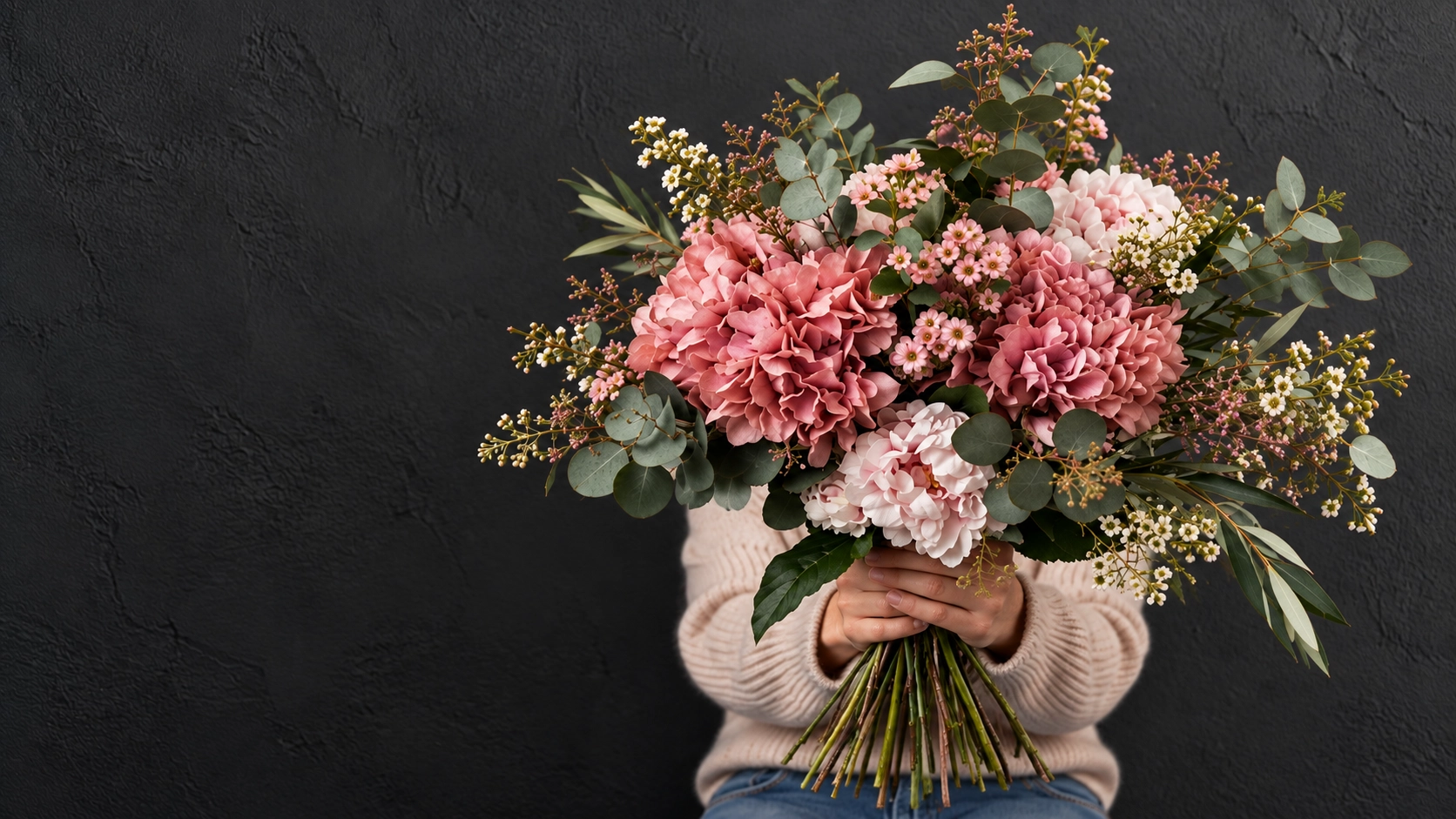 Vackra handknutna buketter från lokala florister